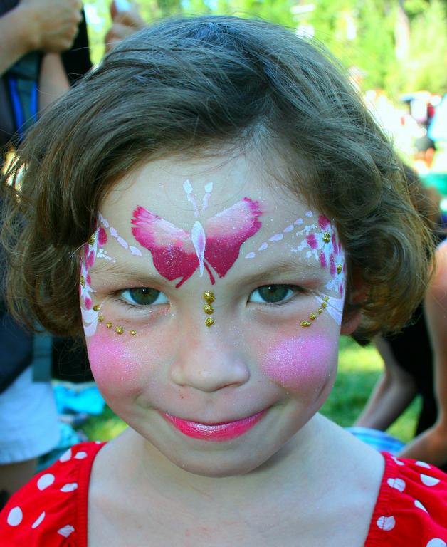 Mincil butterfly body painting